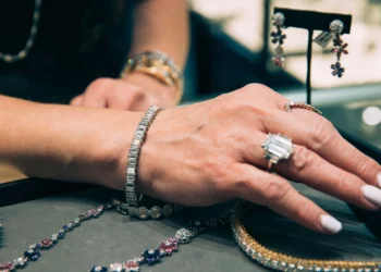 Introduction to Gold Tennis Bracelets with Diamonds